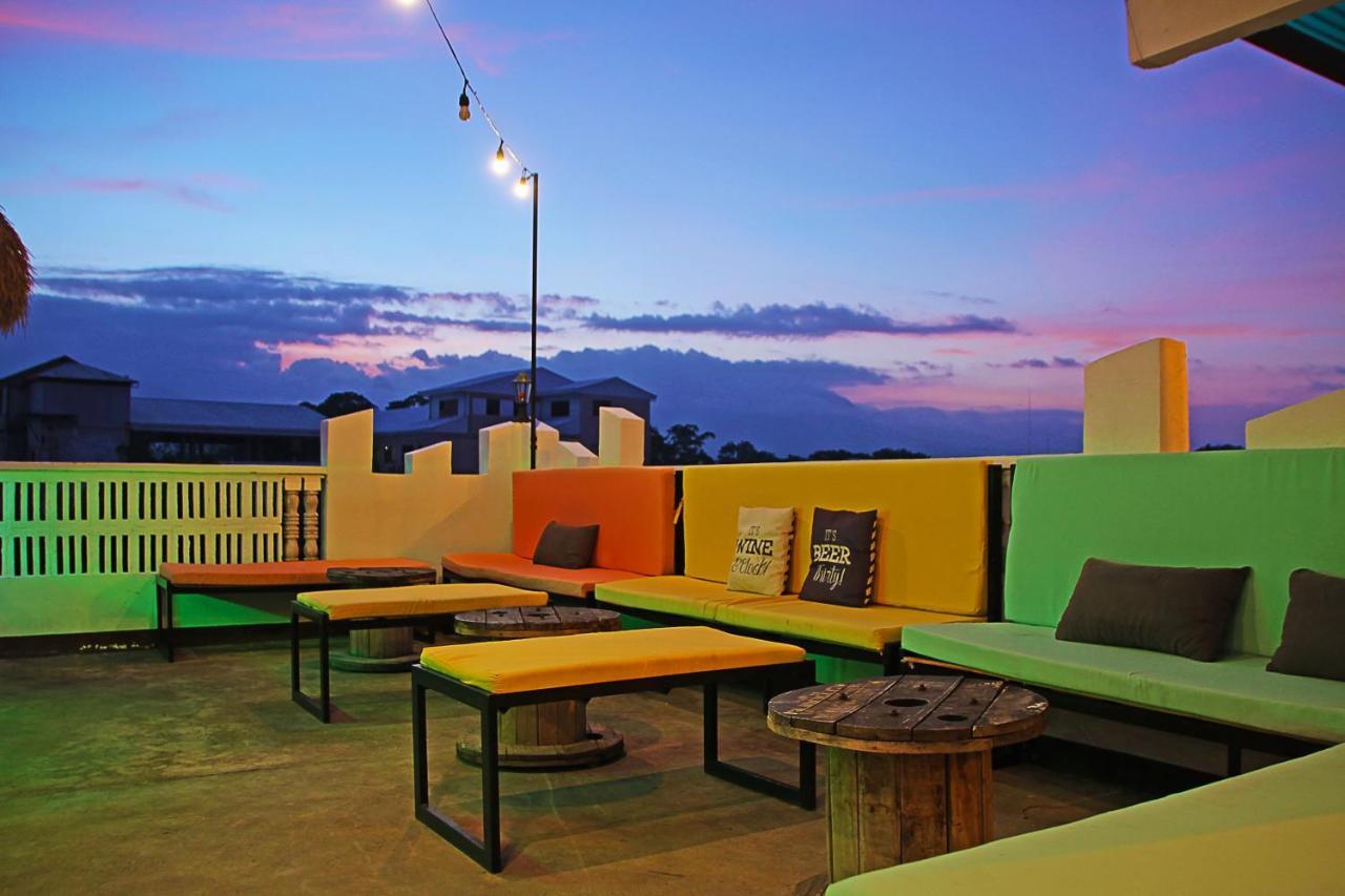 Antwet Backpacker'S Inn & Rooftop Bar Dumaguete City Exterior foto